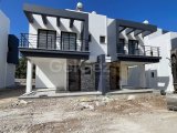 Girne Karşıyaka'da Dağ ve Deniz Manzaralı Muhteşem Satılık 3+1 Villa