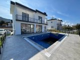 Girne Karşıyaka'da Deniz Tarafı Kalan Son Özel Havuzlu Satılık 3+1 Villa