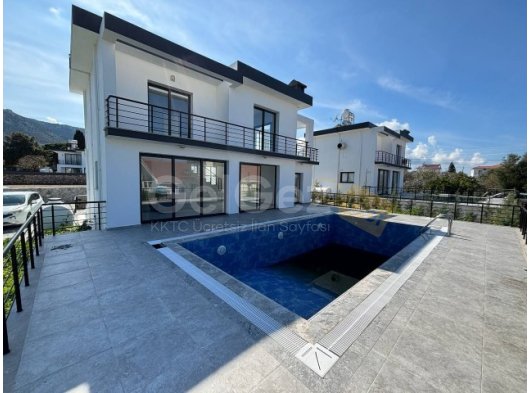 Girne Karşıyaka'da Deniz Tarafı Kalan Son Özel Havuzlu Satılık 3+1 Villa