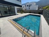 Girne Karşıyaka'da Deniz Manzaralı Özel Havuzlu Satılık 3+1 Villalar