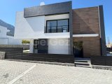 Girne Karşıyaka'da Deniz Manzaralı Özel Havuzlu Satılık 3+1 Villalar