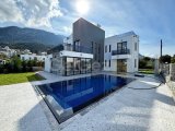 Girne Lapta'da Göz Kamaştırıcı Büyüklükte Satılık 4+1 Villa