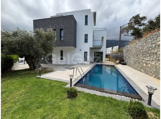 Girne Ozanköy'de Sıfır Eşyalı Deniz Manzaralı Havuzlu Satılık 3+1 Villalar