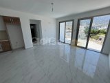 Girne Alsancak'ta Meritlere Yakın Deniz Manzaralı Geniş Eşyasız Kiralık 2+1 Daireler
