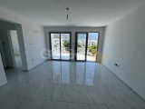 Girne Alsancak'ta Meritlere Yakın Deniz Manzaralı Geniş Eşyasız Kiralık 2+1 Daireler
