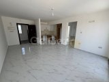 Girne Alsancak'ta Meritlere Yakın Deniz Manzaralı Geniş Eşyasız Kiralık 2+1 Daireler