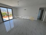 Girne Alsancak'ta Meritlere Yakın Deniz Manzaralı Geniş Eşyasız Kiralık 2+1 Daireler