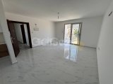 Girne Alsancak'ta Meritlere Yakın Deniz Manzaralı Geniş Eşyasız Kiralık 2+1 Daireler