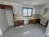 Girne Alsancak'ta Meritlere Yakın Deniz Manzaralı Geniş Eşyasız Kiralık 2+1 Daireler