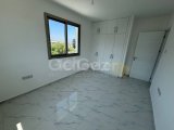 Girne Alsancak'ta Meritlere Yakın Deniz Manzaralı Geniş Eşyasız Kiralık 2+1 Daireler
