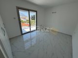 Girne Alsancak'ta Meritlere Yakın Deniz Manzaralı Geniş Eşyasız Kiralık 2+1 Daireler