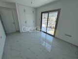 Girne Alsancak'ta Meritlere Yakın Deniz Manzaralı Geniş Eşyasız Kiralık 2+1 Daireler