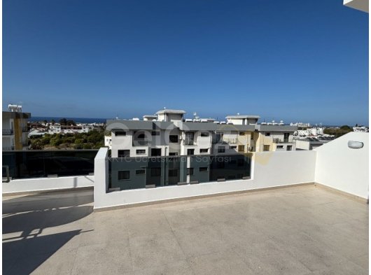 Girne Alsancak'ta Atakara Markete Yakın Deniz Manzaralı Teraslı Kiralık 2+1