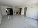 Girne Alsancak'ta Meritlere Yakın Deniz Manzaralı Geniş Eşyasız Kiralık 2+1 Daireler