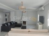 GİRNE KARŞIYAKA’DA MUHTEŞEM MANZARALI HAVUZLU BAKIMLI BAHÇEYE SAHİP 5+1 DUBLEX VİLLA