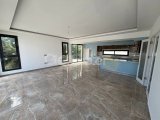 Girne Alsancak'ta Plajlara Yakın Konum'da Deniz Tarafı Satılık Fevkalede 3+1 Villa