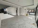 Girne Lapta'da Güzel Konumda Geniş Teraslı Sıfır Satılık 3+1 Muhteşem Villa..!