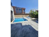 Girne Edremit'te Eşyalı Özel Dizayn Özel Havuzlu Satılık 4+1 Eşsiz Villa