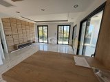 Girne Alsancak'ta Deniz ve Dağ Manzaralı Kapalı Otoparklı Satılık 3+1 Villa