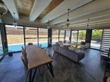 Girne Edremit'te Eşyalı Özel Dizayn Özel Havuzlu Satılık 4+1 Eşsiz Villa