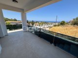 Girne Alsancak'ta Deniz ve Dağ Manzaralı Kapalı Otoparklı Satılık 3+1 Villa