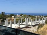 Girne Alsancak'ta Deniz ve Dağ Manzaralı Kapalı Otoparklı Satılık 3+1 Villa