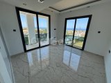 Girne Alsancak'ta Deniz ve Dağ Manzaralı Kapalı Otoparklı Satılık 3+1 Villa