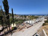 Girne Alsancak'ta Deniz ve Dağ Manzaralı Kapalı Otoparklı Satılık 3+1 Villa