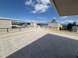 Girne Lapta'da Güzel Konumda Geniş Teraslı Sıfır Satılık 3+1 Muhteşem Villa..!
