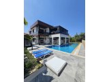 Girne Edremit'te Eşyalı Özel Dizayn Özel Havuzlu Satılık 4+1 Eşsiz Villa
