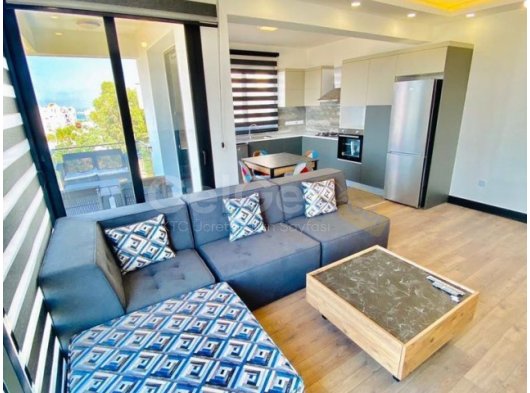 GİRNE MERKEZ KAŞGAR BÖLGESİNDE FULL DENİZ MANZARALI YENİ BAKIMLI EŞYALI KİRALIK 3+1 RESIDENCE DAİRE