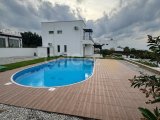 GİRNE ESENTEPE ÖZEL HAVUZ VE BAHÇELİ YENİ FULL EŞYALI KİRALIK 3+1 VİLLA