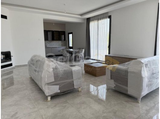 GİRNE OZANKÖY MUHTEŞEM KONUMDA ULTRA LUX HAVUZLU VE BAHÇELİ KİRALIK 3+1 VİLLA