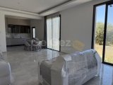 GİRNE OZANKÖY MUHTEŞEM KONUMDA ULTRA LUX HAVUZLU VE BAHÇELİ KİRALIK 3+1 VİLLA
