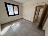 Girne Alsancak'ta Anayola Yakın Havuzlu Sitede Satılık Modern 2+1 Daire