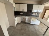 Girne Alsancak'ta Anayola Yakın Havuzlu Sitede Satılık Modern 2+1 Daire