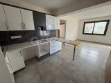 Girne Alsancak'ta Anayola Yakın Havuzlu Sitede Satılık Modern 2+1 Daire