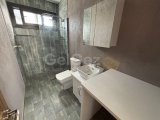 Girne Alsancak'ta Anayola Yakın Havuzlu Sitede Satılık Modern 2+1 Daire