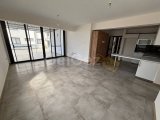 Girne Alsancak'ta Anayola Yakın Havuzlu Sitede Satılık Modern 2+1 Daire