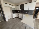 Girne Alsancak'ta Anayola Yakın Havuzlu Sitede Satılık Modern 2+1 Daire