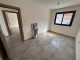 Girne Alsancak'ta Anayola Yakın Havuzlu Sitede Satılık Modern 2+1 Daire