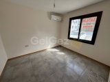 Girne Alsancak'ta Anayola Yakın Havuzlu Sitede Satılık Modern 2+1 Daire