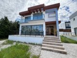 Girne Alsancak'ta Plajlara Yakın Konum'da Deniz Tarafı Satılık Fevkalede 3+1 Villa