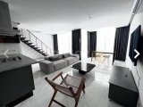 Girne Merkez'de Muhteşem Konum'da Eşyalı Kiracılı Satılık Loft 2+1 Daire