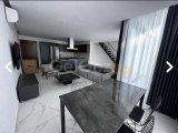 Girne Merkez'de Muhteşem Konum'da Eşyalı Kiracılı Satılık Loft 2+1 Daire
