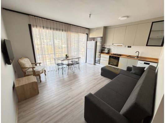 Karşıyaka'da Deniz ve Dağ Manzaralı Teraslı Muhteşem Satılık Eşyalı 1+1