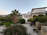 Girne Edremit'te Özel Havuzlu ve Dağ Manzaralı 4+1 Villa - Satılık!