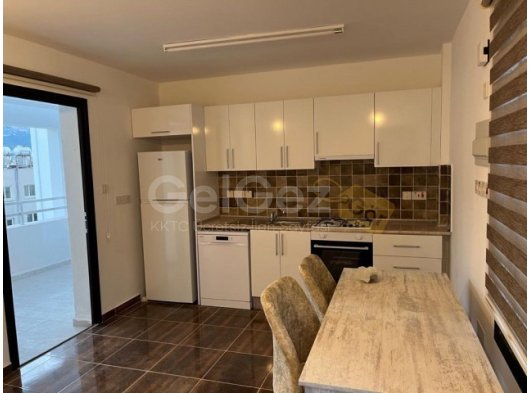 GİRNE MERKEZ FULL DENİZ MANZARALI GENİŞ TERASLI FULL EŞYALI BAKIMLI AYLIK ÖDEMELİ 1+1 DAİRE