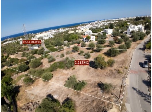 Girne-Zeytinlik’te Türk Koçanlı Kısmî Deniz/Dağ Manzaralı Satılık Arsa