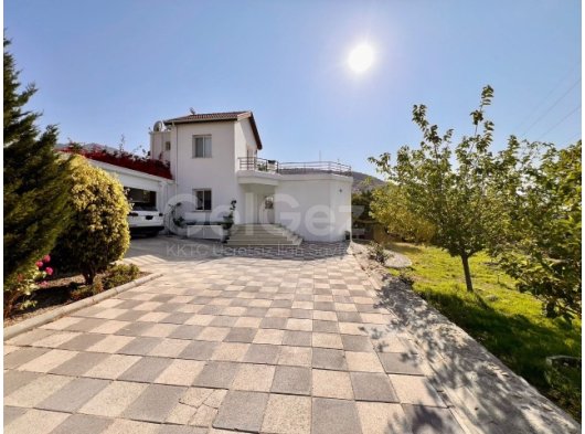 Girne Alsancak'ta Günlük Kiralık 3+1 Lüks Villa